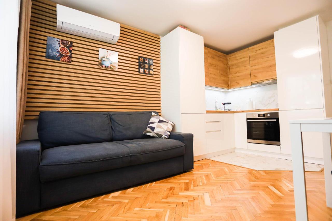 White Central Apartment Varna Esterno foto