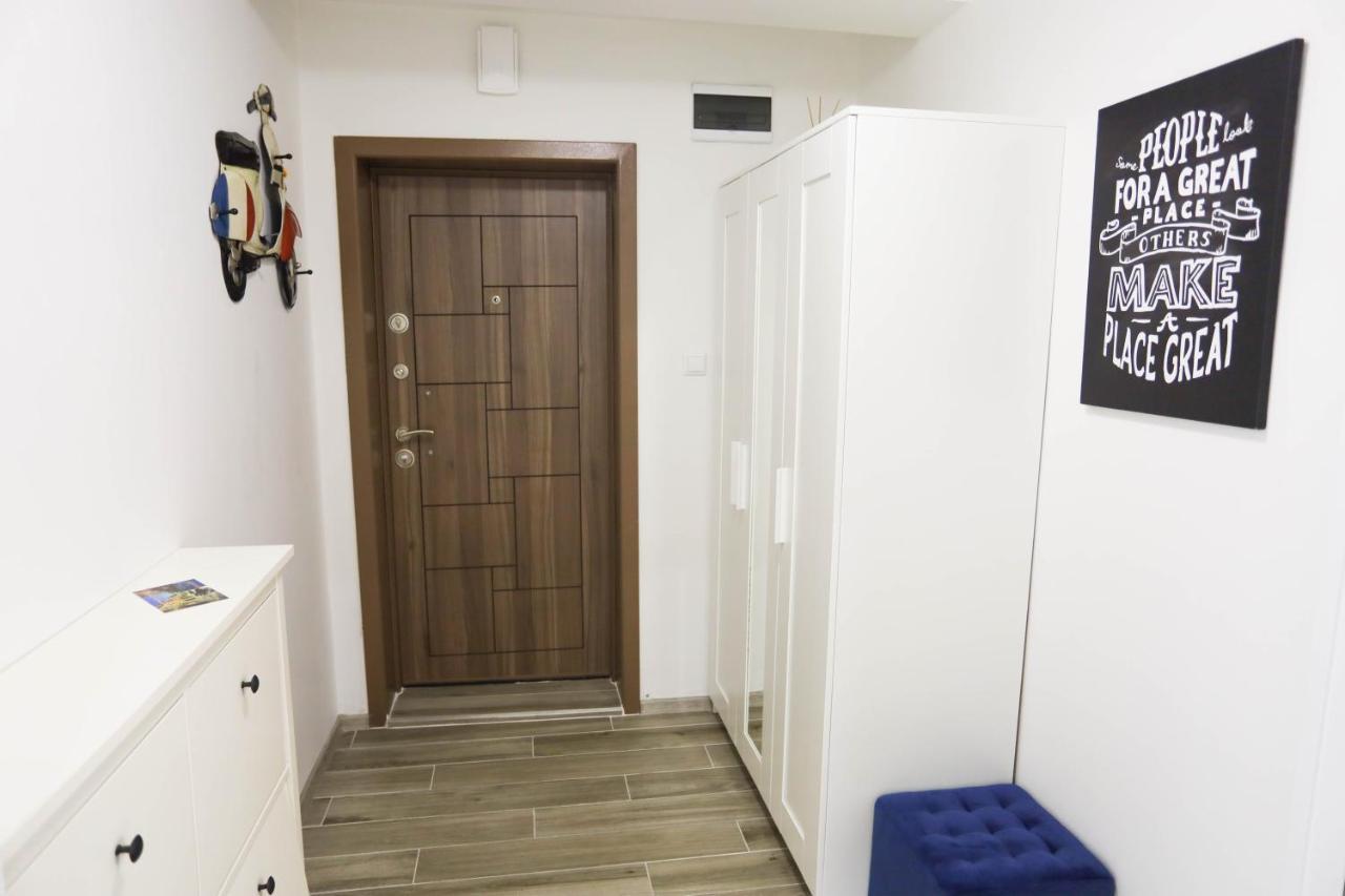 White Central Apartment Varna Esterno foto